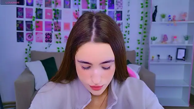 Snapshot of MadisonRen chatting on 05.17.26 MadisonRen online show from 05.17.26