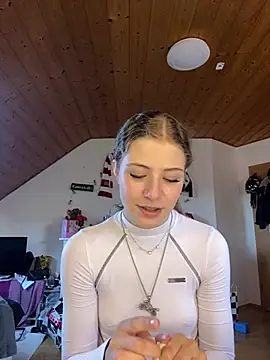 MilaRoseee online show from 07.04.26