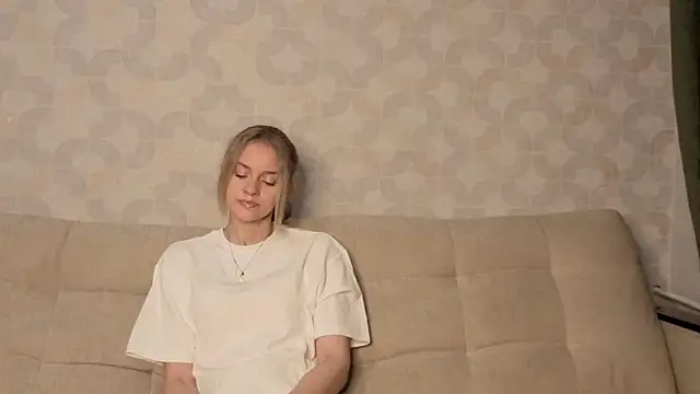 Snapshot of KareyFonger chatting on 05.22.26 KareyFonger online show from 05.22.26