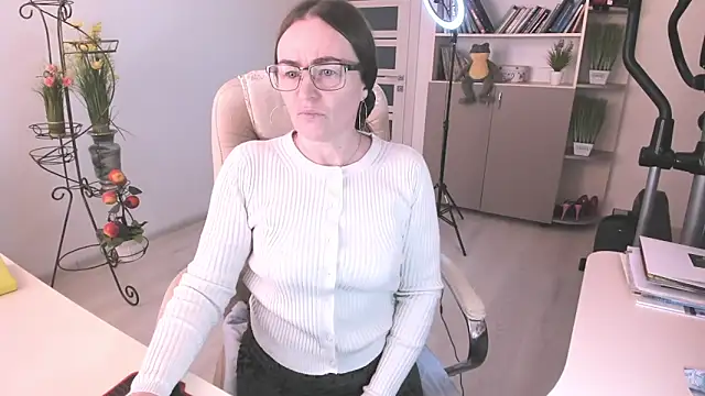 Snapshot of Vika73 chatting on 02.01.26 Vika73 online show from 02.01.26