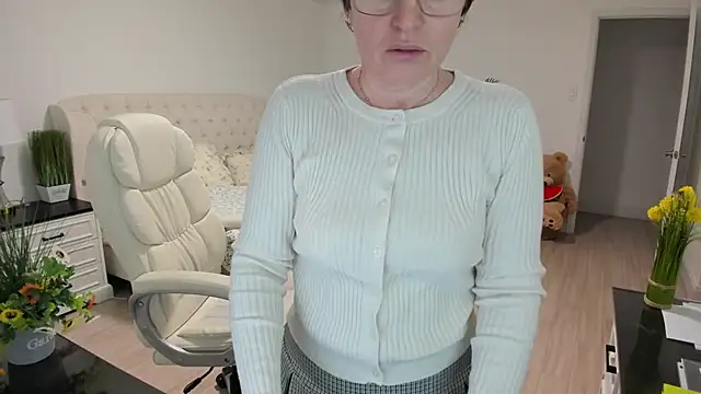 Snapshot of Vika73 chatting on 02.25.26 Vika73 online show from 02.25.26