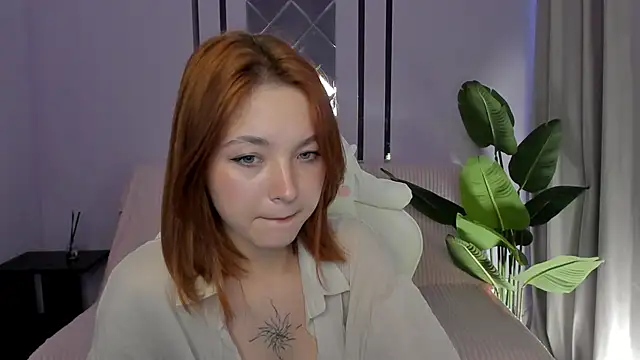 Snapshot of New_Web_Girl chatting on 05.26.26 New Web Girl online show from 05.26.26