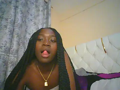 Snapshot of Preetygirlyz chatting on 05.18.26 Preetygirlyz online show from 05.18.26