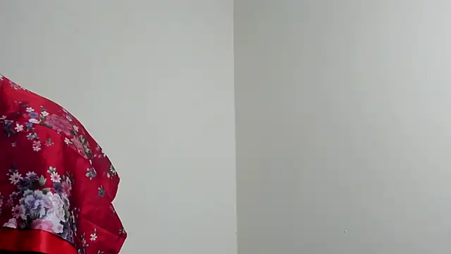 Snapshot of Real_Slim_Thick chatting on 06.18.26 Real Slim Thick online show from 06.18.26