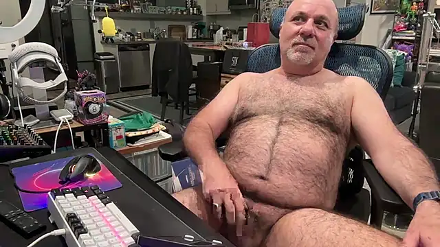 Snapshot of ThickBear chatting on 05.27.26 ThickBear online show from 05.27.26