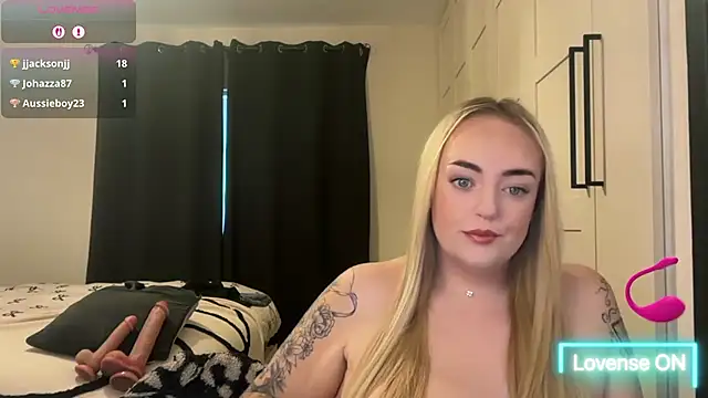 Snapshot of CurvyWetWife chatting on 05.19.26 CurvyWetWife online show from 05.19.26
