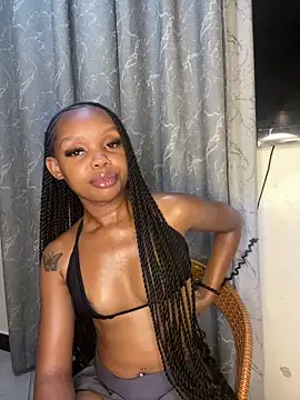 Snapshot of sexyie_caramel chatting on 06.20.26 sexyie caramel online show from 06.20.26