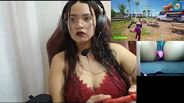 Snapshot of scarletdollof chatting on 05.22.26 scarletdollof online show from 05.22.26