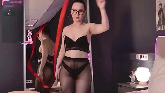 Snapshot of TishaSilverr chatting on 06.18.26 TishaSilverr online show from 06.18.26