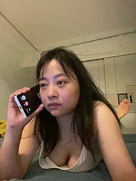 Snapshot of CRROO-AA chatting on 05.28.26 CRROO-AA online show from 05.28.26