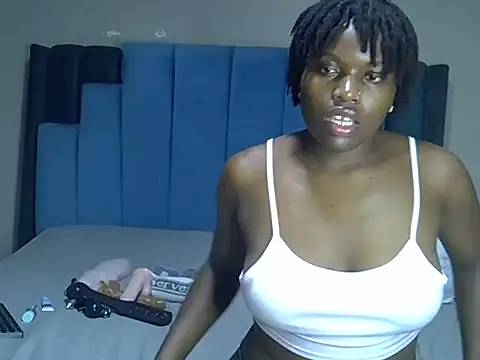 Snapshot of melanin_moon chatting on 05.22.26 melanin moon online show from 05.22.26