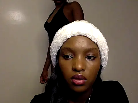 Snapshot of Sexy_strawberina chatting on 05.27.26 Sexy strawberina online show from 05.27.26