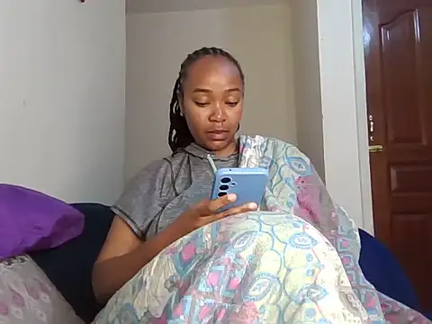 Snapshot of atara_seren chatting on 06.17.26 atara seren online show from 06.17.26