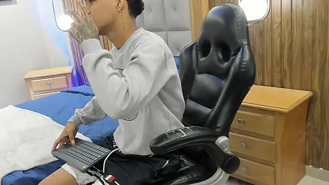 Snapshot of Mael_Jason chatting on 06.19.26 Mael Jason online show from 06.19.26