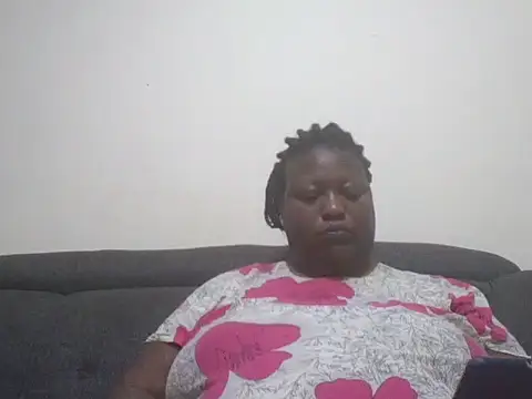 Snapshot of fat_ebonyqueen chatting on 06.05.26 fat ebonyqueen online show from 06.05.26