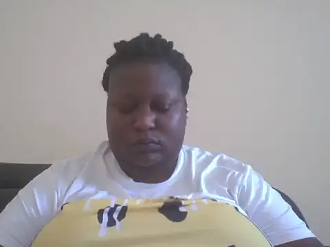 Snapshot of fat_ebonyqueen chatting on 06.06.26 fat ebonyqueen online show from 06.06.26