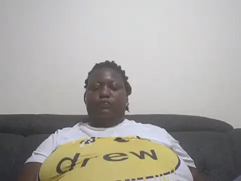 Snapshot of fat_ebonyqueen chatting on 06.06.26 fat ebonyqueen online show from 06.06.26