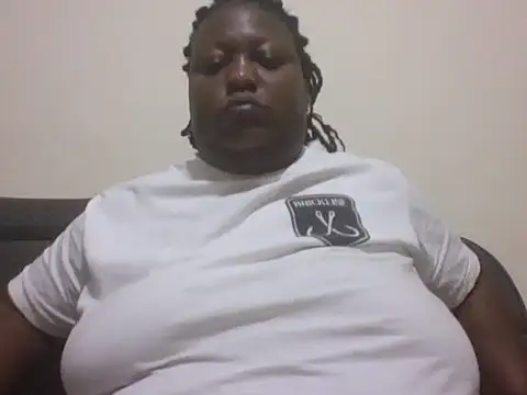 Snapshot of fat_ebonyqueen chatting on 06.08.26 fat ebonyqueen online show from 06.08.26