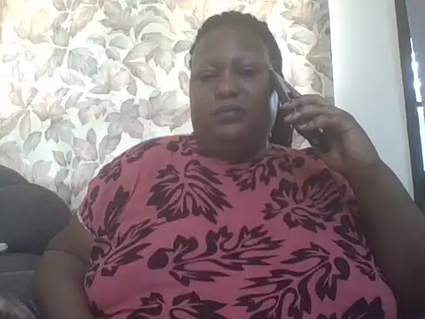 Snapshot of fat_ebonyqueen chatting on 06.30.26 fat ebonyqueen online show from 06.30.26