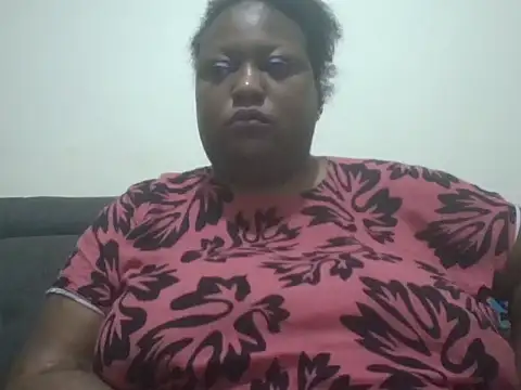 Snapshot of fat_ebonyqueen chatting on 07.05.26 fat ebonyqueen online show from 07.05.26