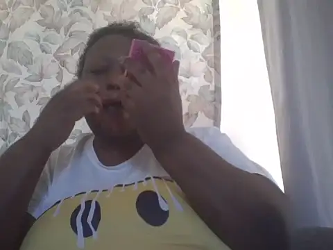 Snapshot of fat_ebonyqueen chatting on 07.06.26 fat ebonyqueen online show from 07.06.26