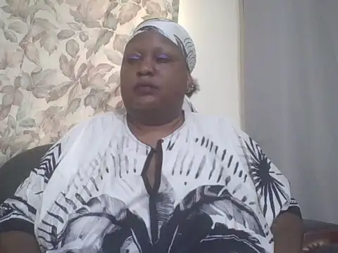 Snapshot of fat_ebonyqueen chatting on 07.09.26 fat ebonyqueen online show from 07.09.26