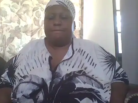 Snapshot of fat_ebonyqueen chatting on 07.10.26 fat ebonyqueen online show from 07.10.26