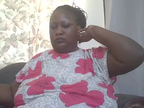 Snapshot of fat_ebonyqueen chatting on 07.11.26 fat ebonyqueen online show from 07.11.26