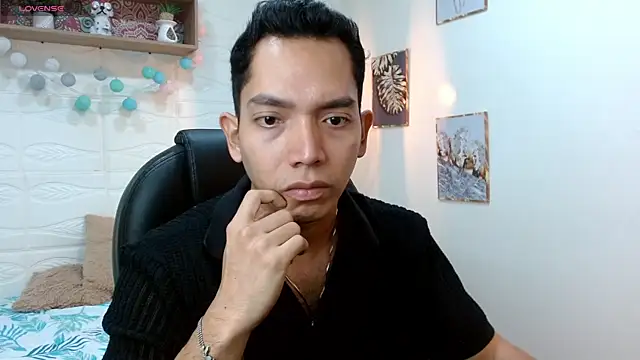 Snapshot of paul_cros chatting on 06.19.26 paul cros online show from 06.19.26