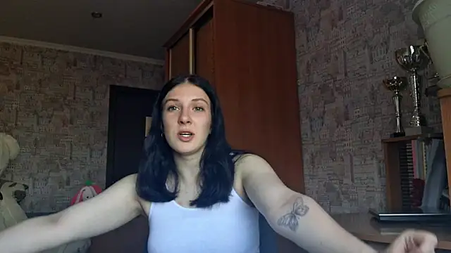 Snapshot of MoroseViki chatting on 05.22.26 MoroseViki online show from 05.22.26