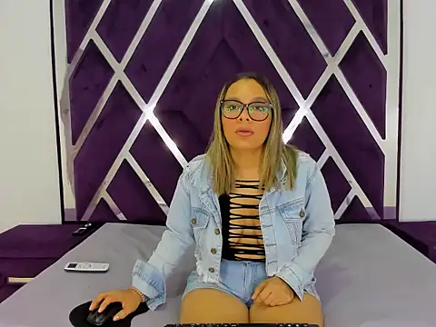 LunaViceht online show from 06.12.26