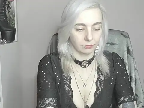 Snapshot of velvetanne chatting on 07.16.26 velvetanne online show from 07.16.26
