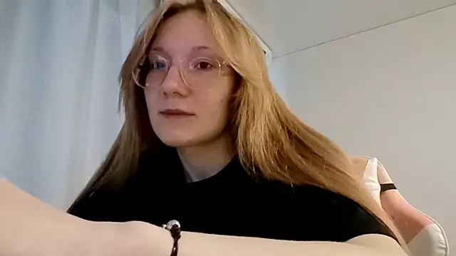 Snapshot of LauraTurber chatting on 05.26.26 LauraTurber online show from 05.26.26