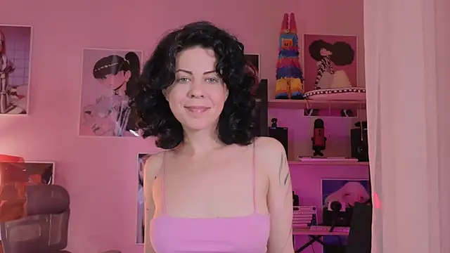 Snapshot of LuluKissmi chatting on 05.21.26 LuluKissmi online show from 05.21.26