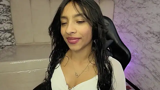 Snapshot of Adarasuri_v chatting on 06.12.26 Adarasuri v online show from 06.12.26