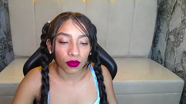 Snapshot of Adarasuri_v chatting on 06.26.26 Adarasuri v online show from 06.26.26