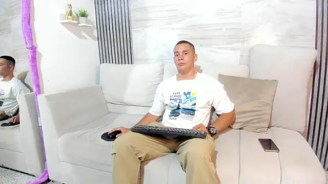 Snapshot of dylan_viper chatting on 05.28.26 dylan viper online show from 05.28.26
