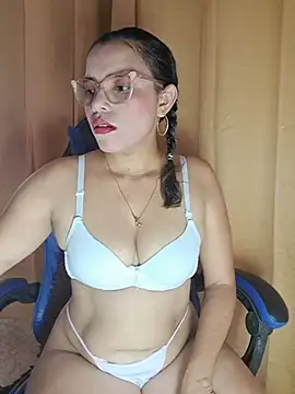 Snapshot of Estrella_em chatting on 07.03.26 Estrella em online show from 07.03.26
