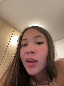 Snapshot of bellaroch chatting on 05.28.26 bellaroch online show from 05.28.26