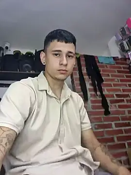 Snapshot of tom_latin chatting on 07.12.26 tom latin online show from 07.12.26