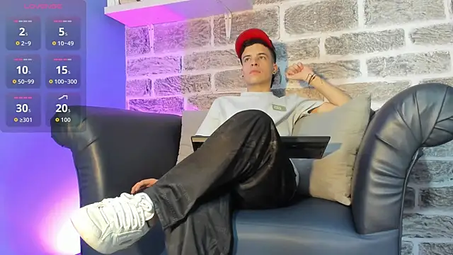 Snapshot of kevinn_bluee chatting on 05.22.26 kevinn bluee online show from 05.22.26