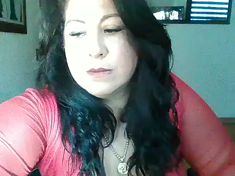 Snapshot of CurvyFireLatina chatting on 05.27.26 CurvyFireLatina online show from 05.27.26
