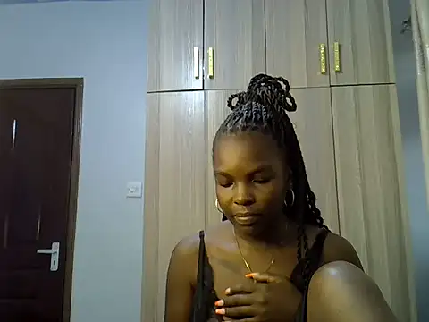 Snapshot of beauty_in_black chatting on 05.20.26 beauty in black online show from 05.20.26