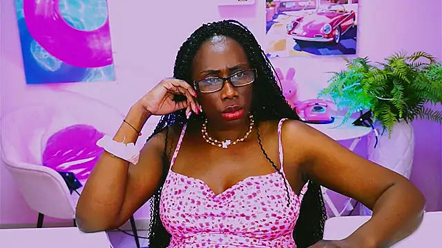 Snapshot of naomicampbi chatting on 05.24.26 naomicampbi online show from 05.24.26