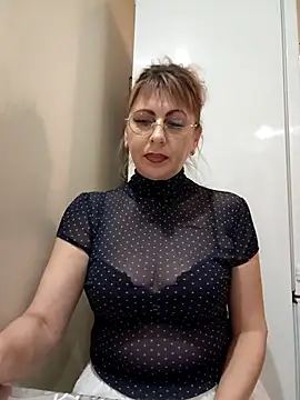Snapshot of Kitty-MEOWW chatting on 06.04.26 Kitty-MEOWW online show from 06.04.26
