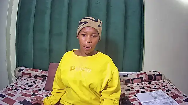 Snapshot of TypicalBaddiex chatting on 06.11.26 TypicalBaddiex online show from 06.11.26