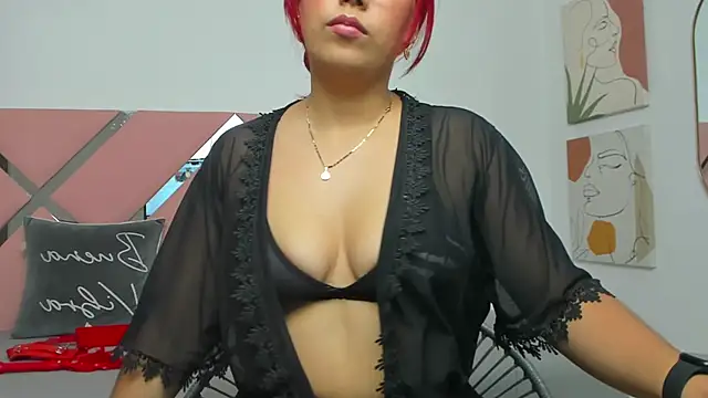 Snapshot of queenjuliee chatting on 05.23.26 queenjuliee online show from 05.23.26