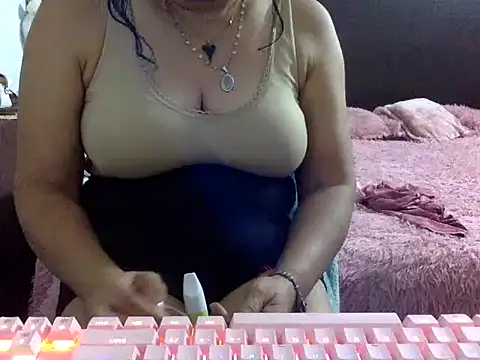 Snapshot of mommy-flabia chatting on 06.11.26 mommy-flabia online show from 06.11.26