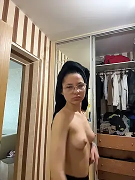 Snapshot of KameliaMur chatting on 05.29.26 KameliaMur online show from 05.29.26