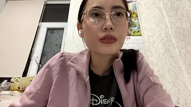 Snapshot of VickieTrudo chatting on 06.01.26 VickieTrudo online show from 06.01.26
